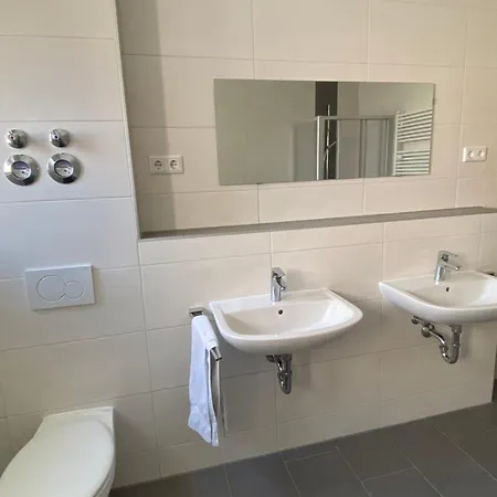 Ferienwohnung Feucht Eg Naturnah Parkplatz Wlan Exterior foto