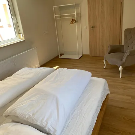 Ferienwohnung Feucht Eg Naturnah Parkplatz Wlan Exterior foto